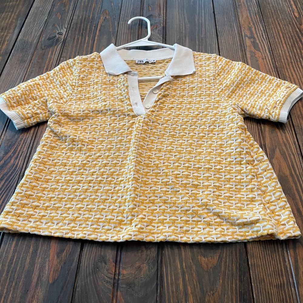 Zara Knit Collar Short Sleeve V neck  Top - Picture 2 of 3